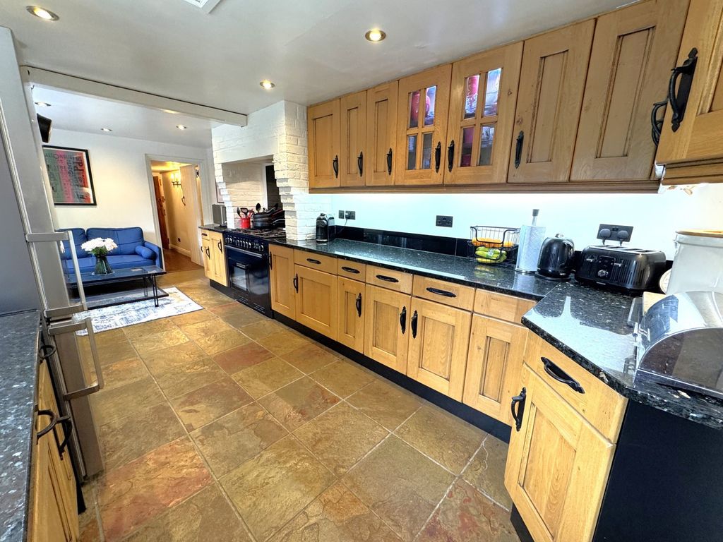 Property photo 3 of 27