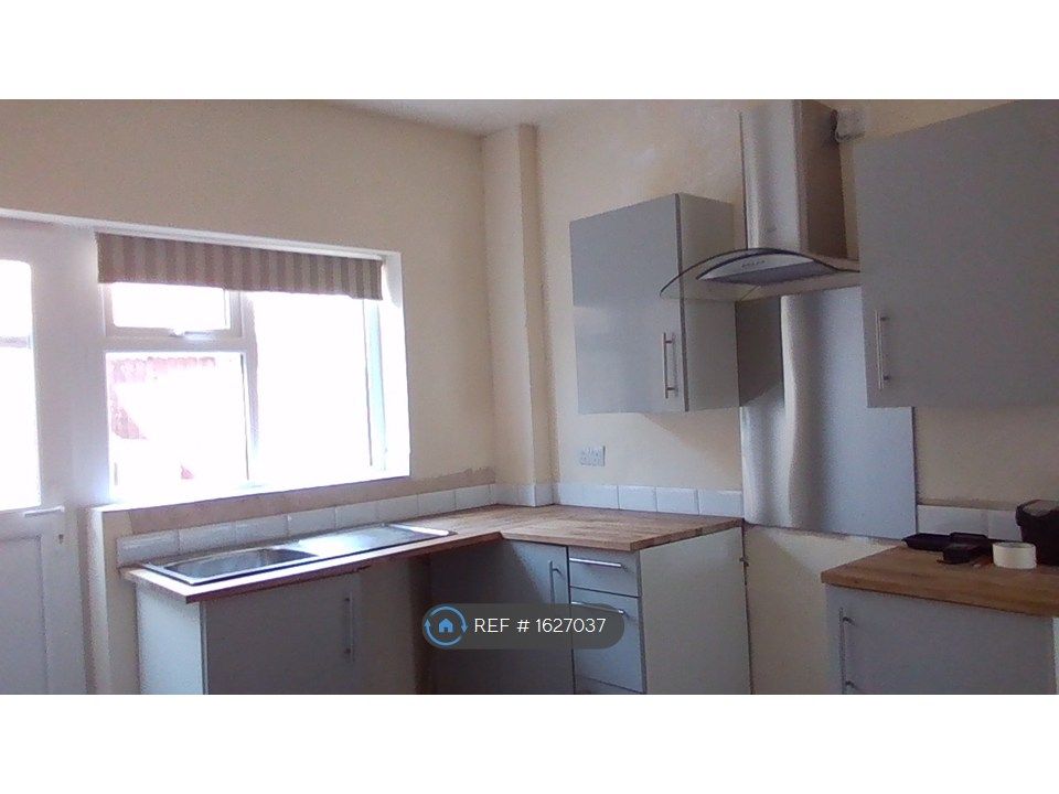 Property photo 1 of 7 Kitchen