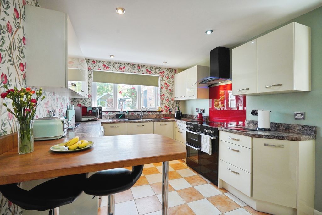 Property photo 3 of 17 Pbox-Img.Jpg
