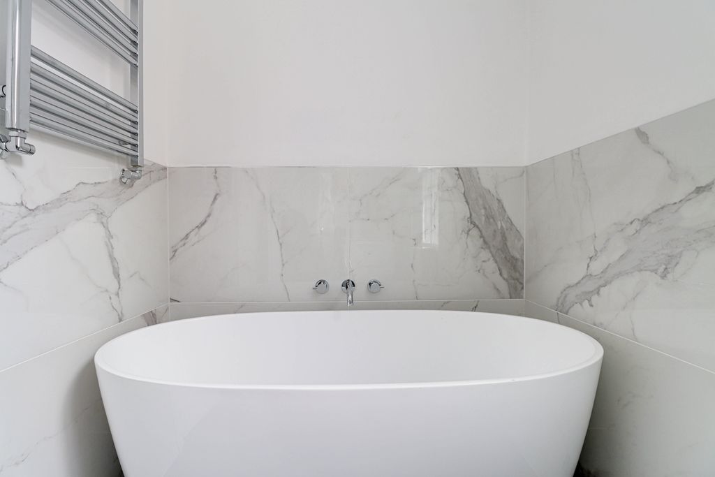 Property photo 2 of 28 Bathroom