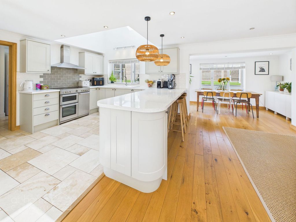 Property photo 3 of 95