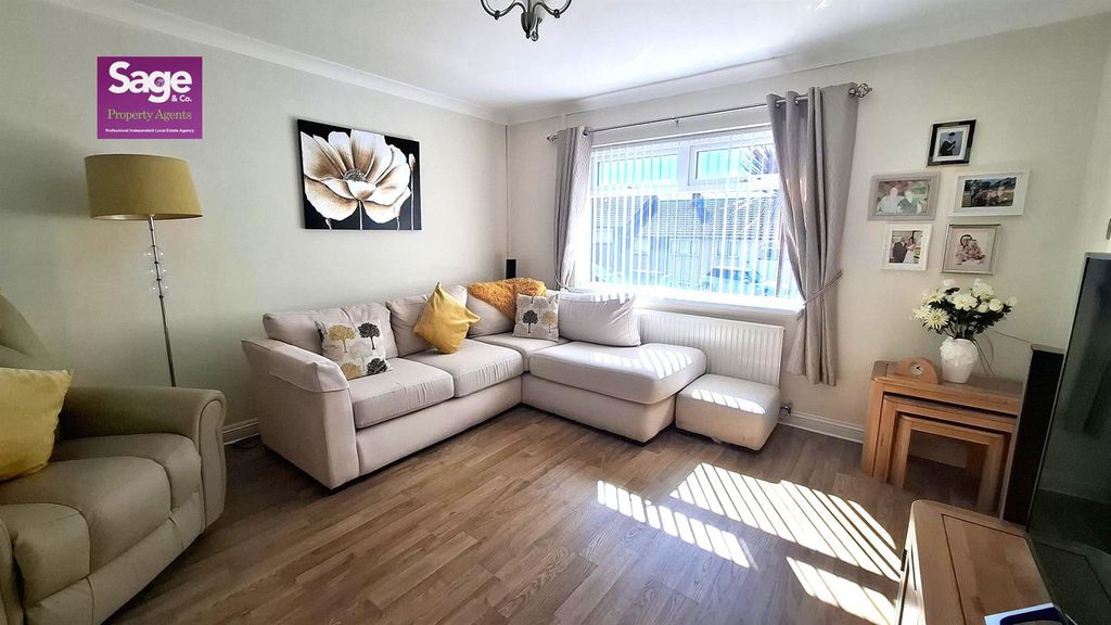 Property photo 2 of 35