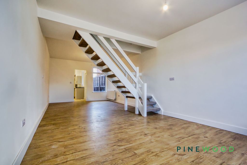 Property photo 2 of 10 Lounge / Dining Room