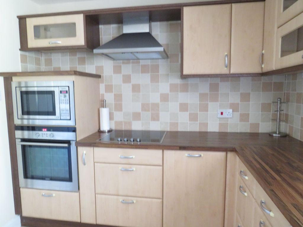 Property photo 3 of 8 Kitchen