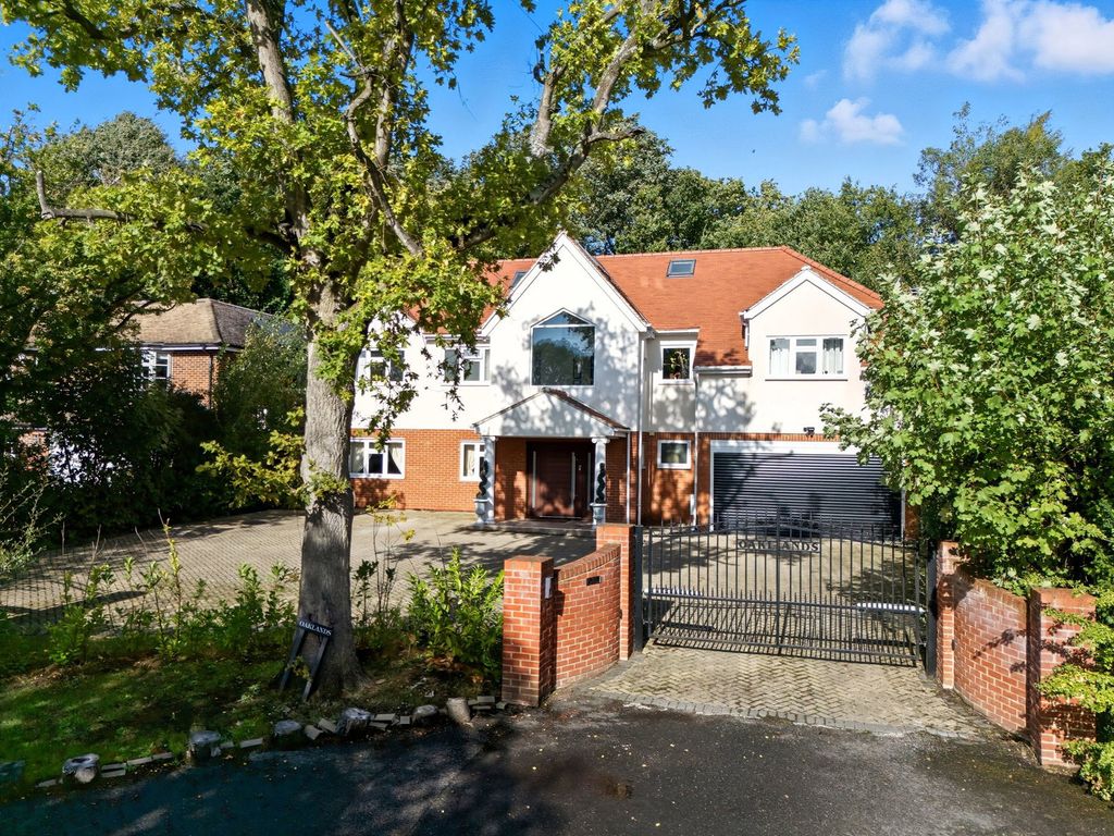 Property photo 1 of 32