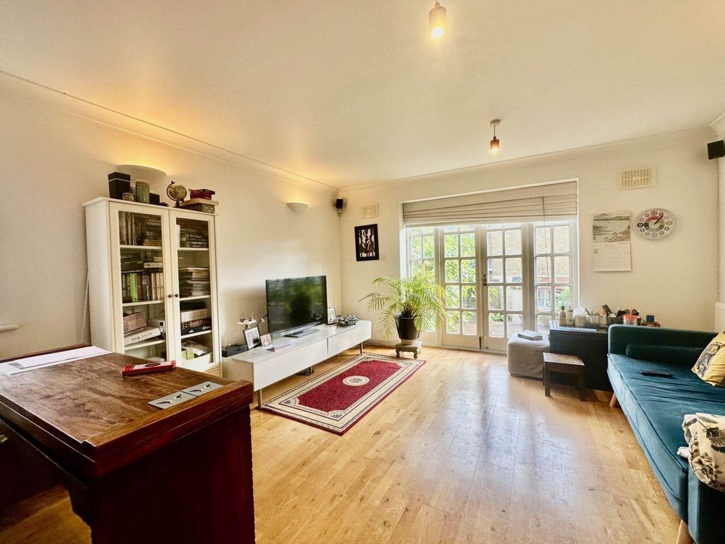 Property photo 3 of 12
