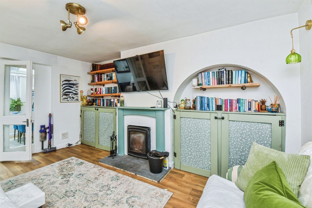 Property photo 3 of 14