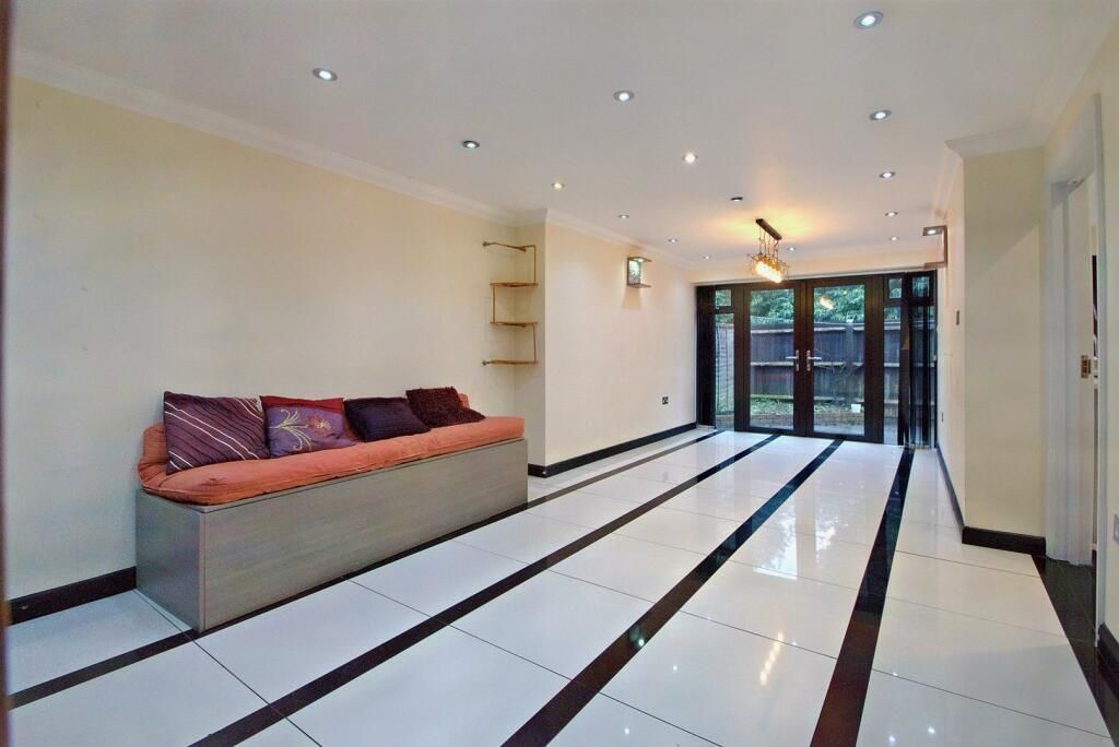 Property photo 3 of 19