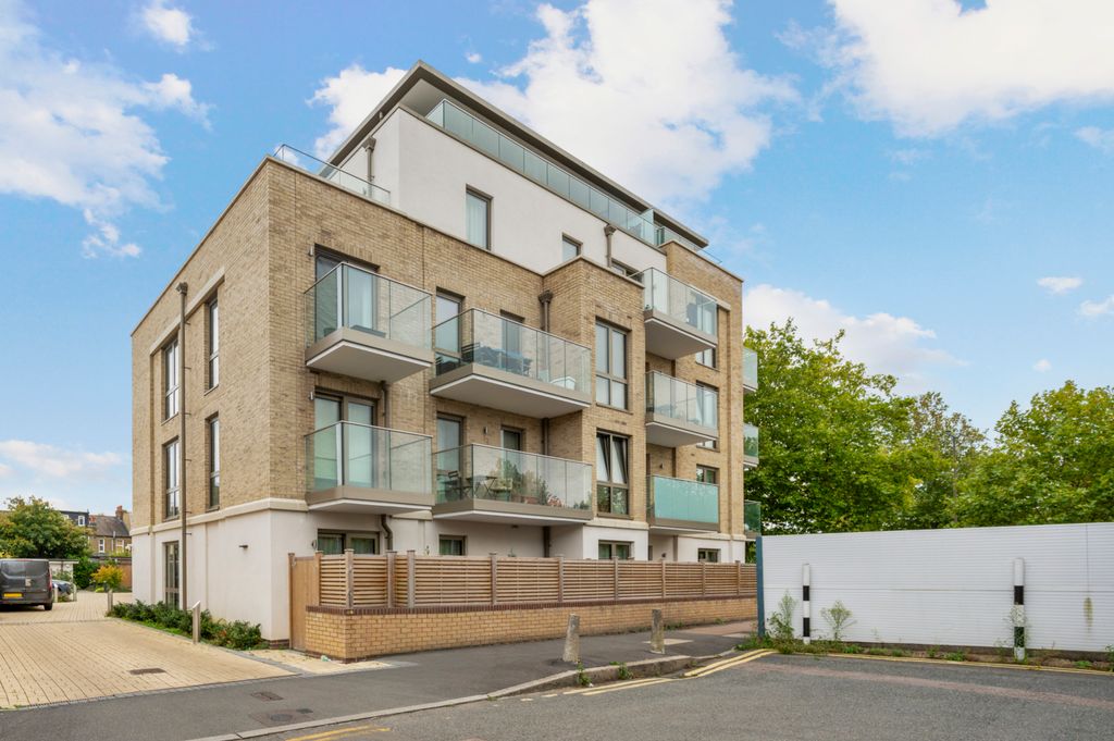 Property photo 1 of 17 Picture No. 01