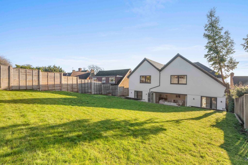 Property photo 2 of 16 Hill View House, 2A Hillside Rd, Sl7 3Jy (Low Res)-28