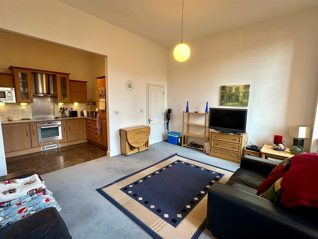 Property photo 2 of 11