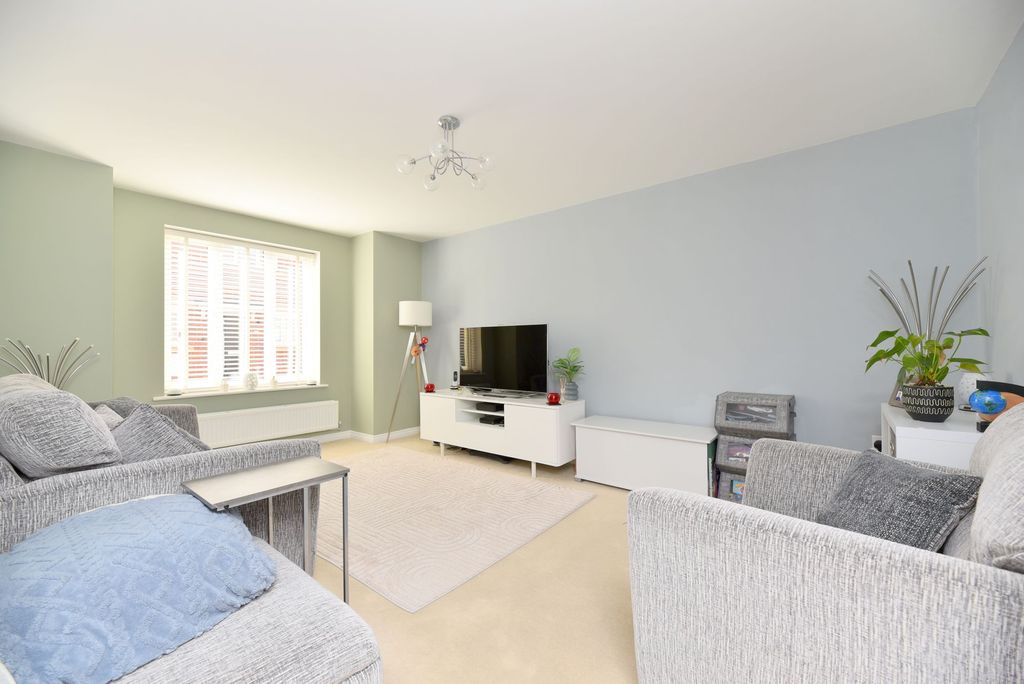 Property photo 2 of 27
