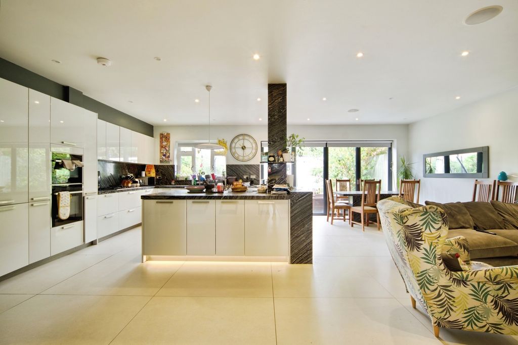 Property photo 3 of 20 Pbox-Img.Jpg
