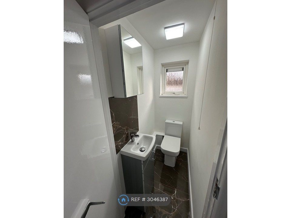 Property photo 2 of 34