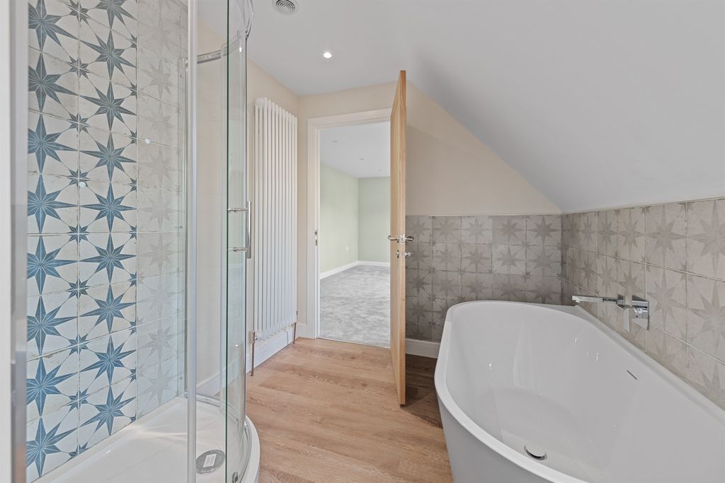 Property photo 3 of 33