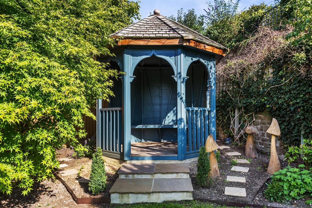 Additional image 13 of 3 bed flat to rent23 Warwicks Bench, Guildford, Surrey GU1