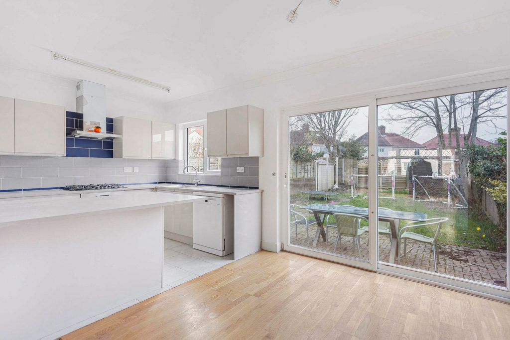 Property photo 3 of 16 Reception/Kitchen
