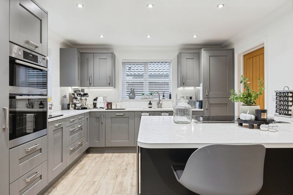 Property photo 3 of 16 Photo