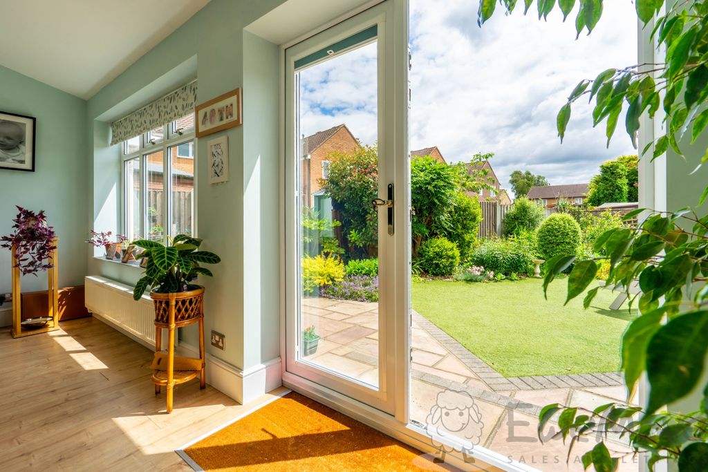 Property photo 3 of 16 Garden View