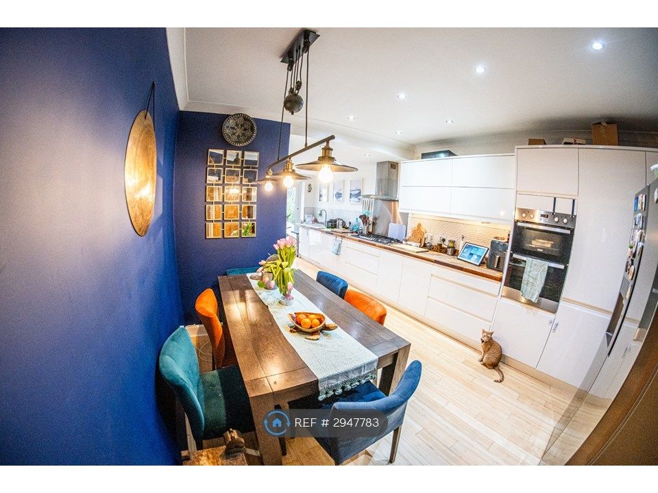 Property photo 3 of 26 Kitchen / Dining Area