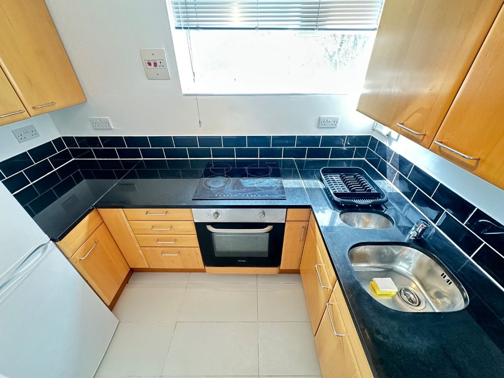 Property photo 3 of 6 5368512