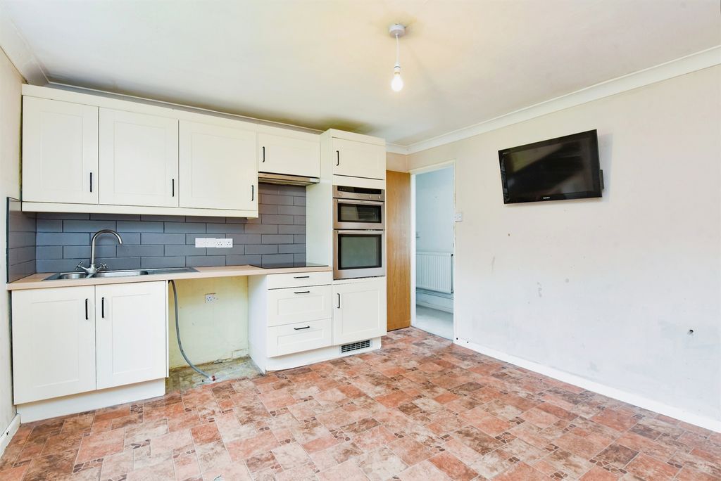 Property photo 3 of 16