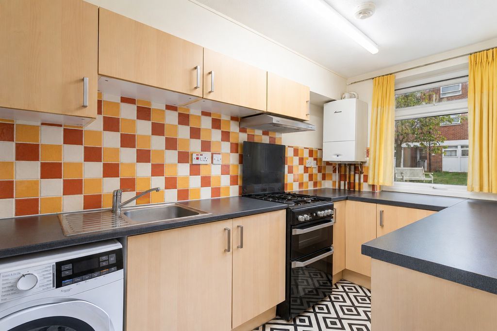 Property photo 3 of 9 Kitchen