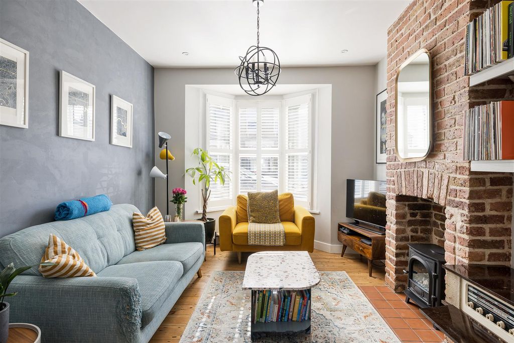 Property photo 2 of 45 St John's Terrace E7