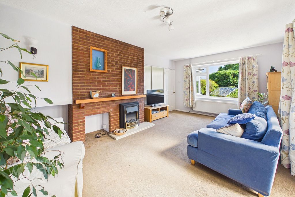 Property photo 1 of 34