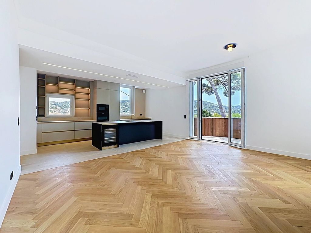 Property photo 1 of 11 Apartment For Sale In Le Cannet
