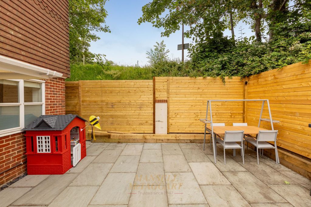 Property photo 2 of 20