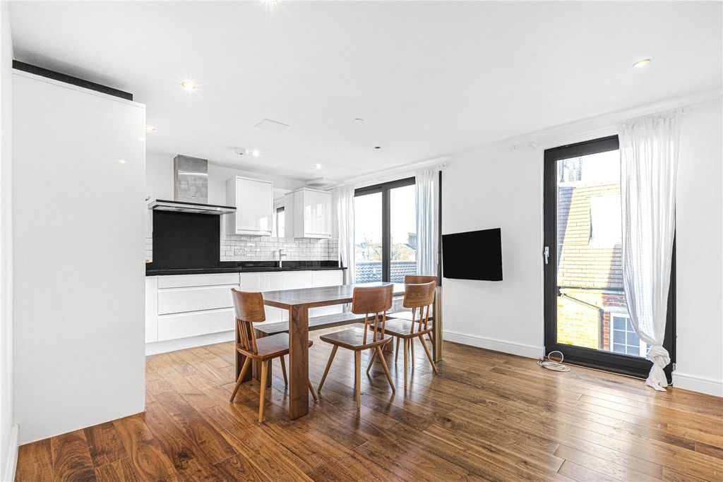 Property photo 1 of 19 Reception/Kitchen