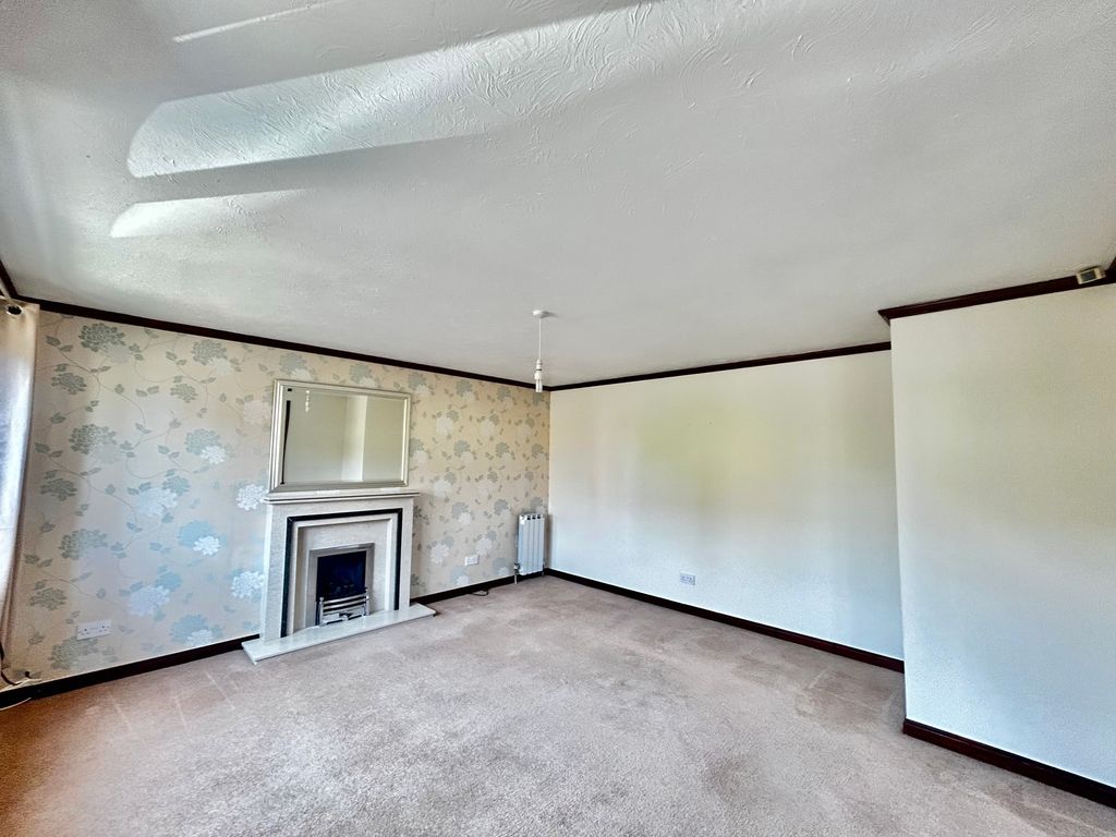 Property photo 3 of 9 Living Room