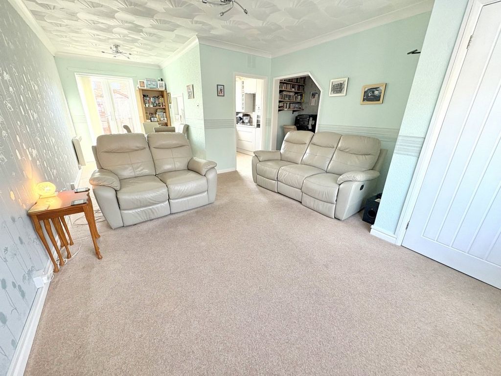 Property photo 2 of 28