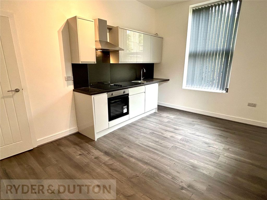 Property photo 3 of 11 Living Kitchen