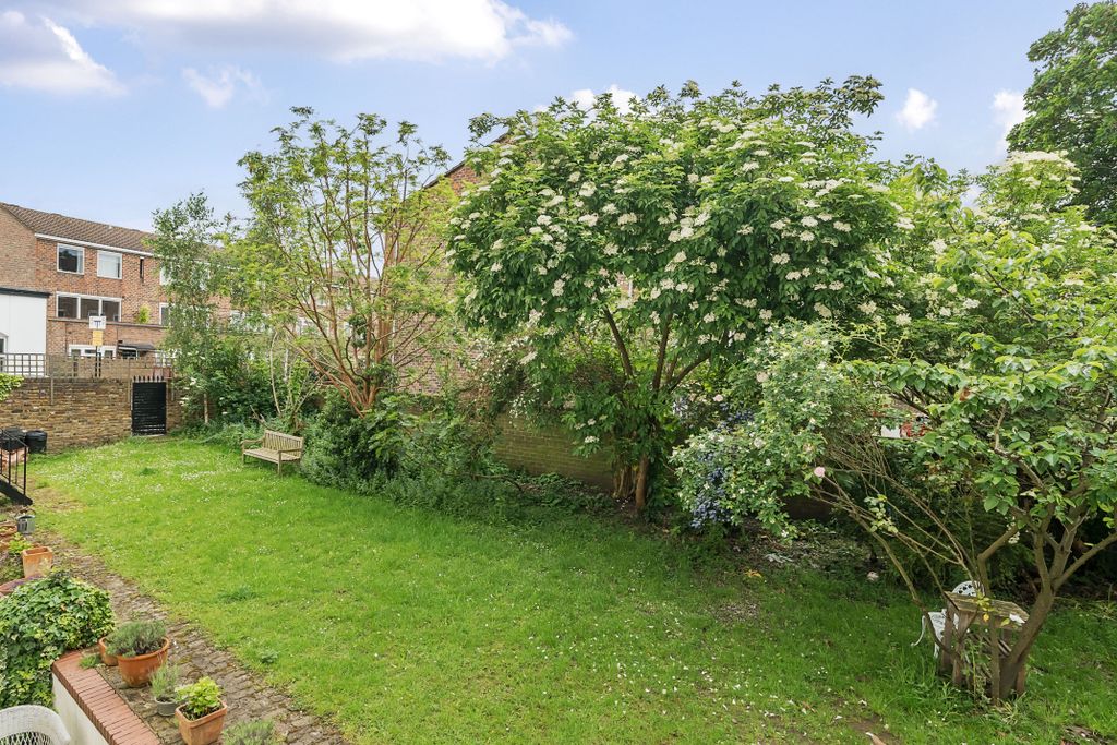 Property photo 2 of 20