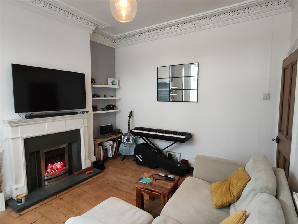 Property photo 3 of 19 Living Room