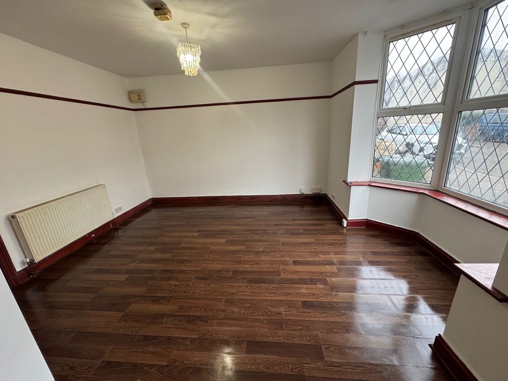 Property photo 3 of 7 Image