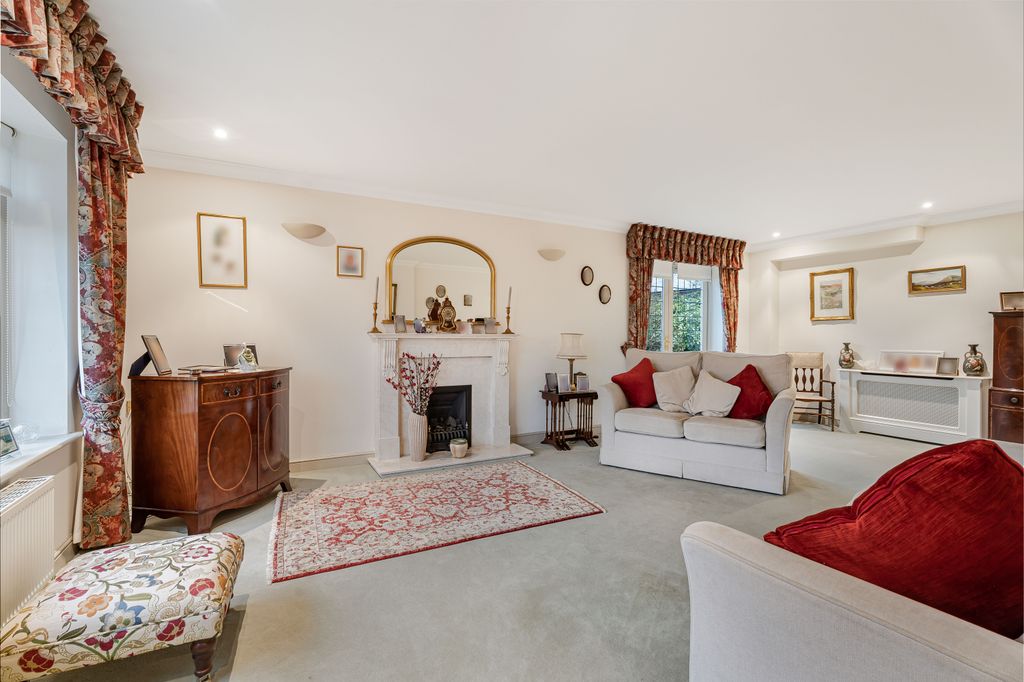 Property photo 2 of 37 Living Room