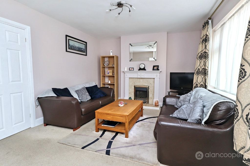 Property photo 2 of 20 5304596
