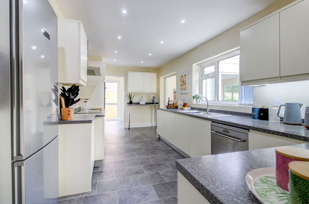 Property photo 3 of 22