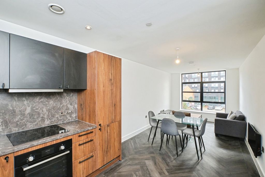 Property photo 3 of 24 Pbox-Img.Jpg