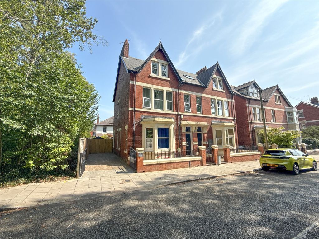 Property photo 1 of 25 External