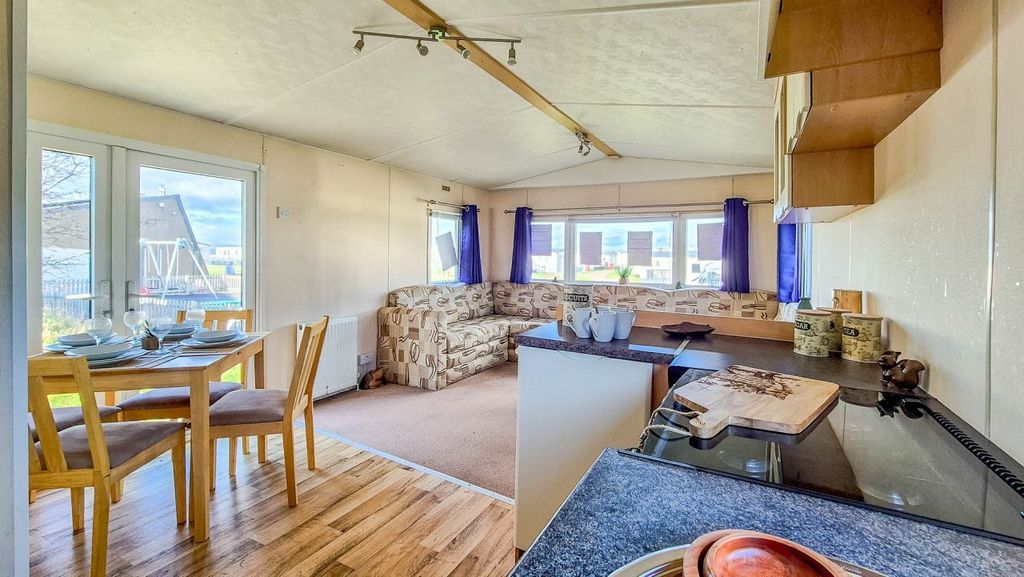 Property photo 3 of 13 Untitled 5