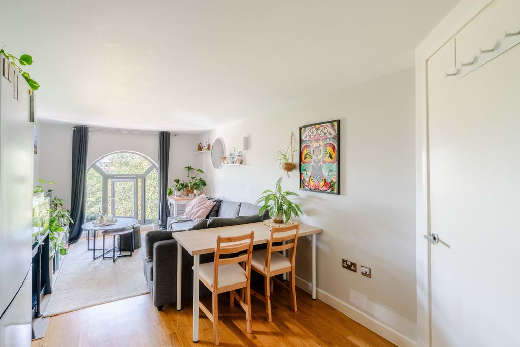 Property photo 3 of 16 10