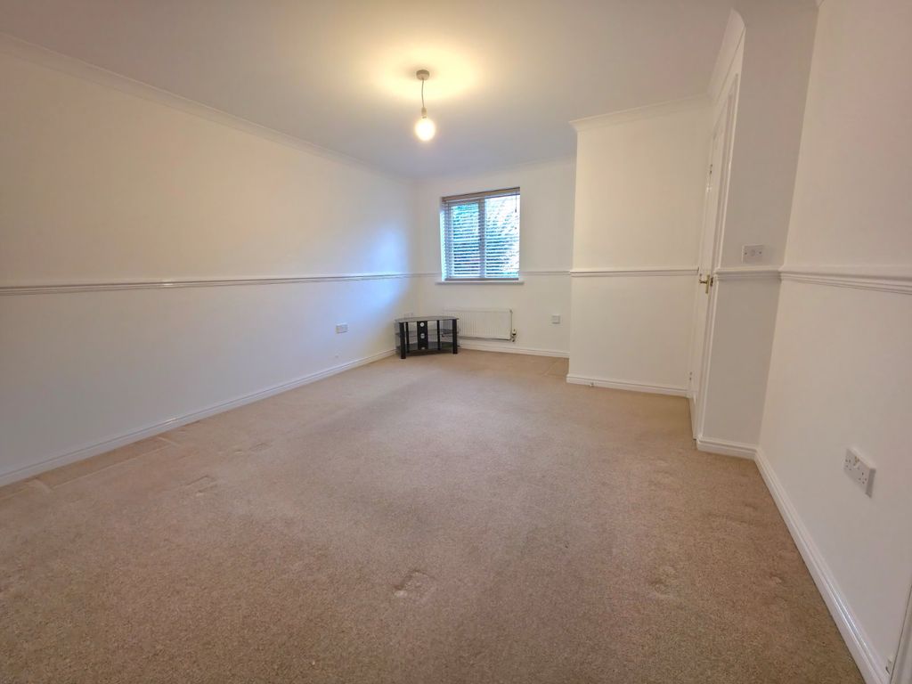 Property photo 2 of 13 Lounge