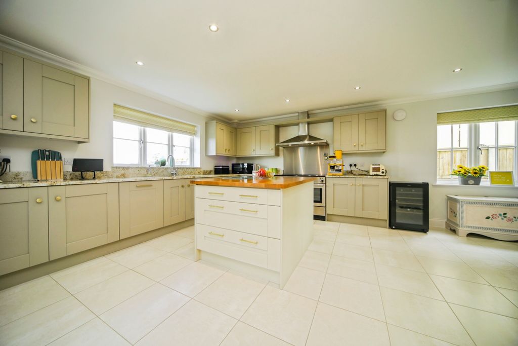 Property photo 2 of 28 Bc59Bfc2B8F03490B6F05960292038c2Ed87968A.Jpg