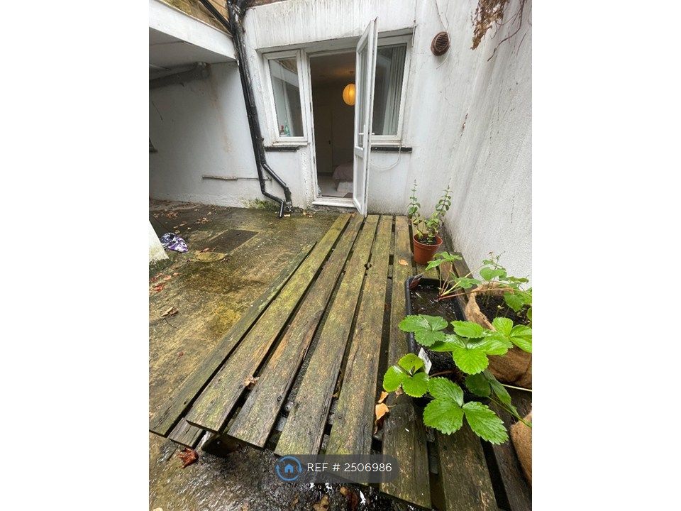 Property photo 2 of 34 Garden