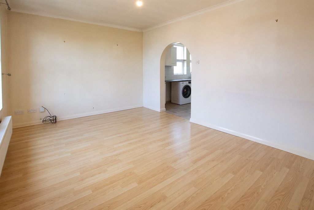 Property photo 3 of 11 Livingroom-1.Jpg