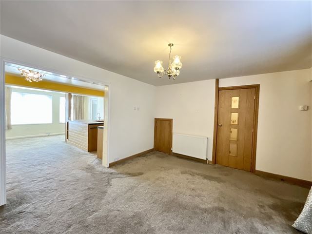 Property photo 3 of 18 Lounge